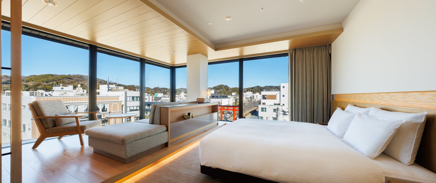 Hotel Metropolitan鎌倉客房與窗外若宮大路鳥居