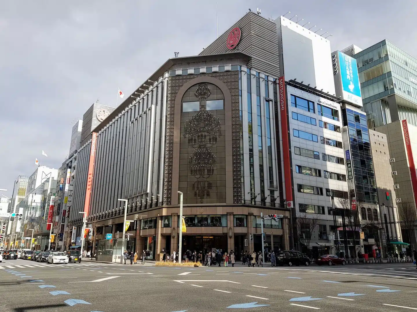 銀座三越:歷史悠久的百貨龍頭