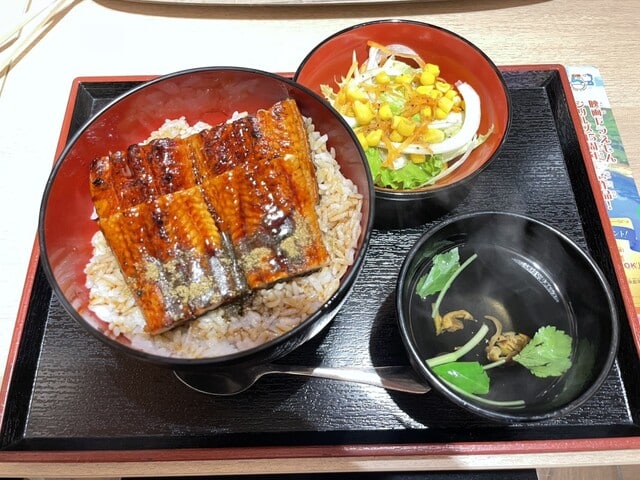 名代宇奈とと