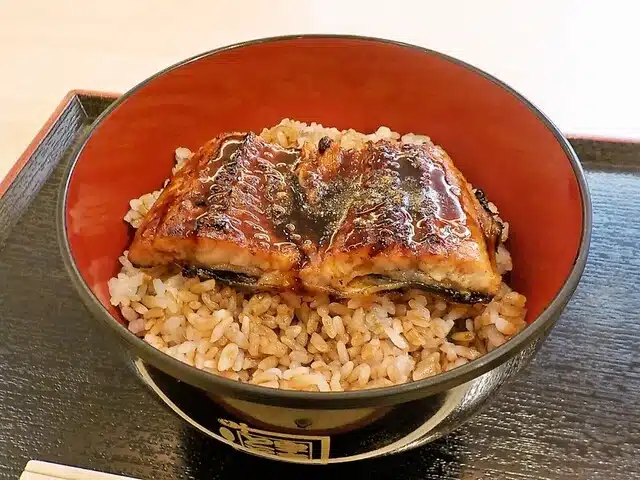 名代宇奈とと