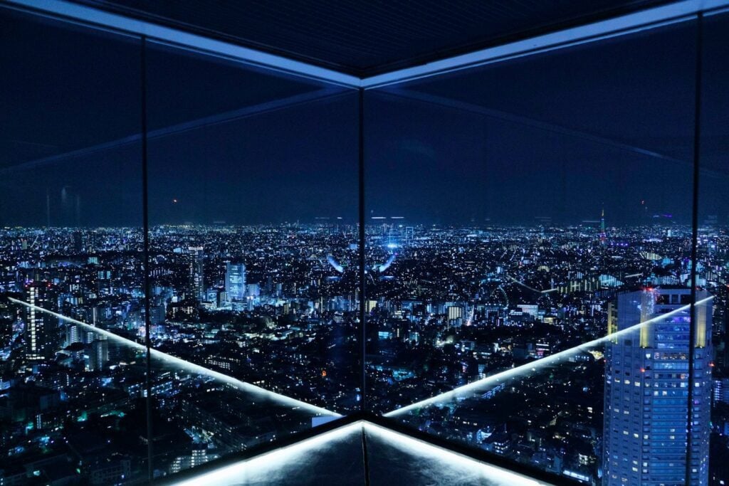 SKY EDGE:玻璃牆體驗