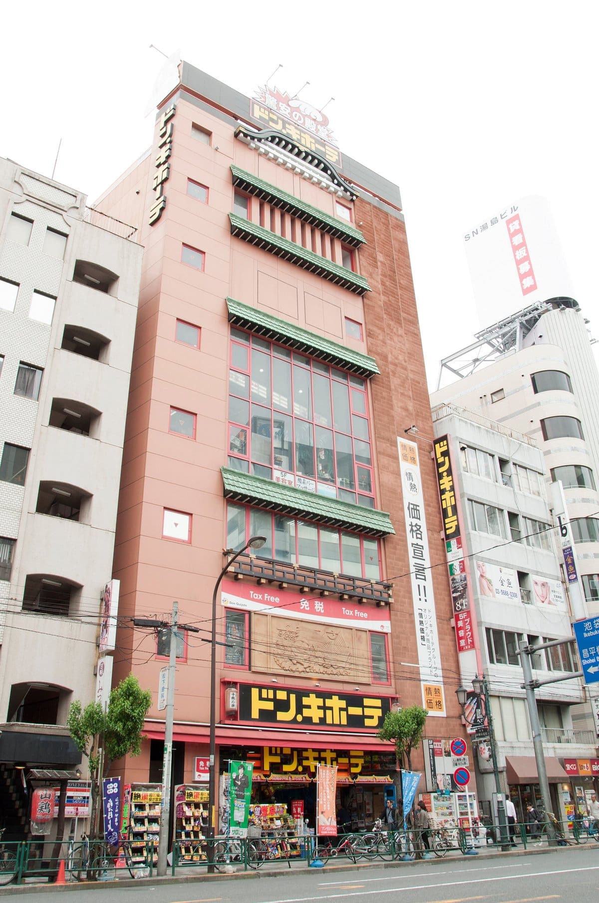 唐吉訶德上野店:24小時營業的驚安殿堂