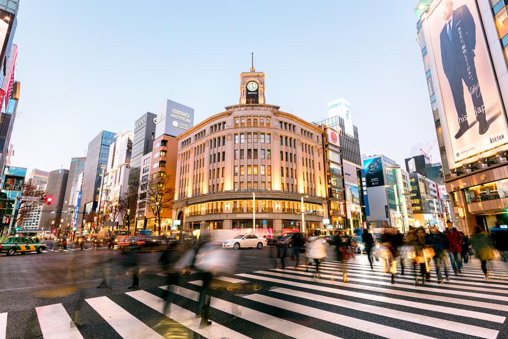 UNIQLO 銀座店:亞洲最大旗艦店的時尚潮流