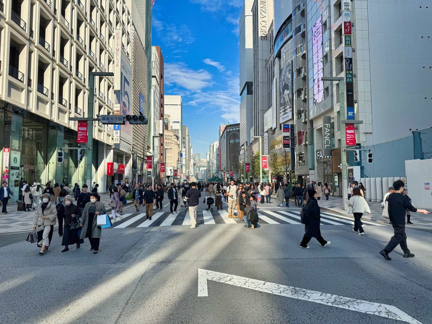 銀座地標和光百貨鐘樓與數寄屋橋交叉口