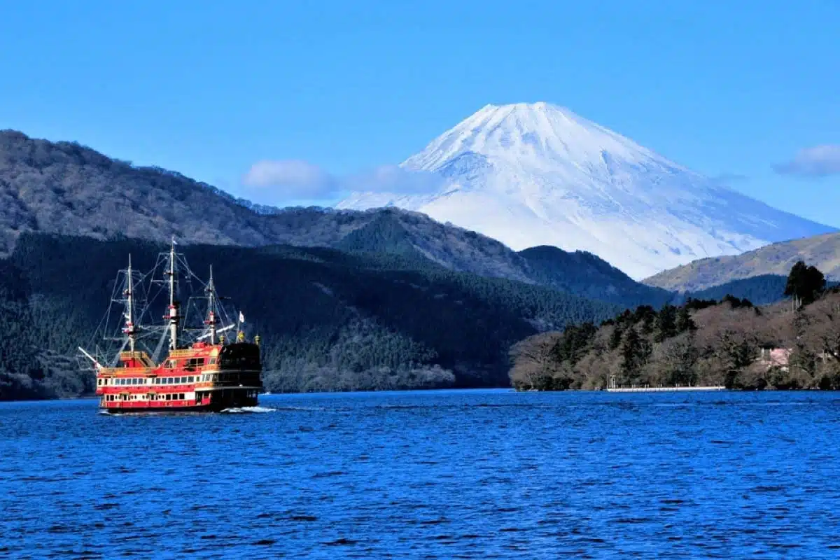 箱根海賊觀光船：蘆之湖上的探險