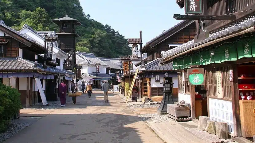 溫泉鄉:鬼怒川溫泉與東武世界廣場