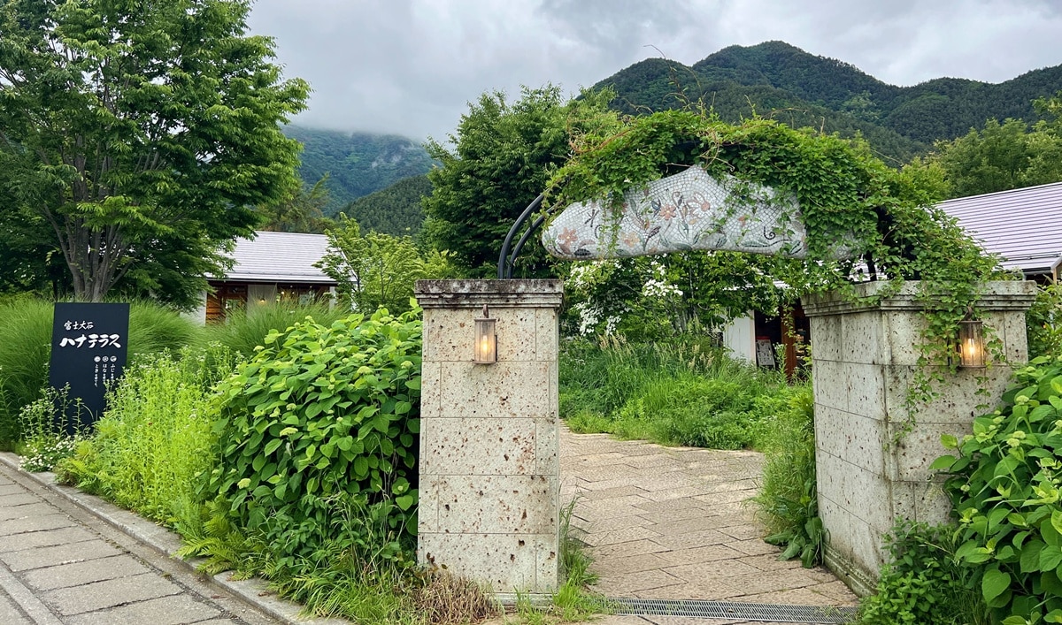 日式甜點:富士大石花園平台