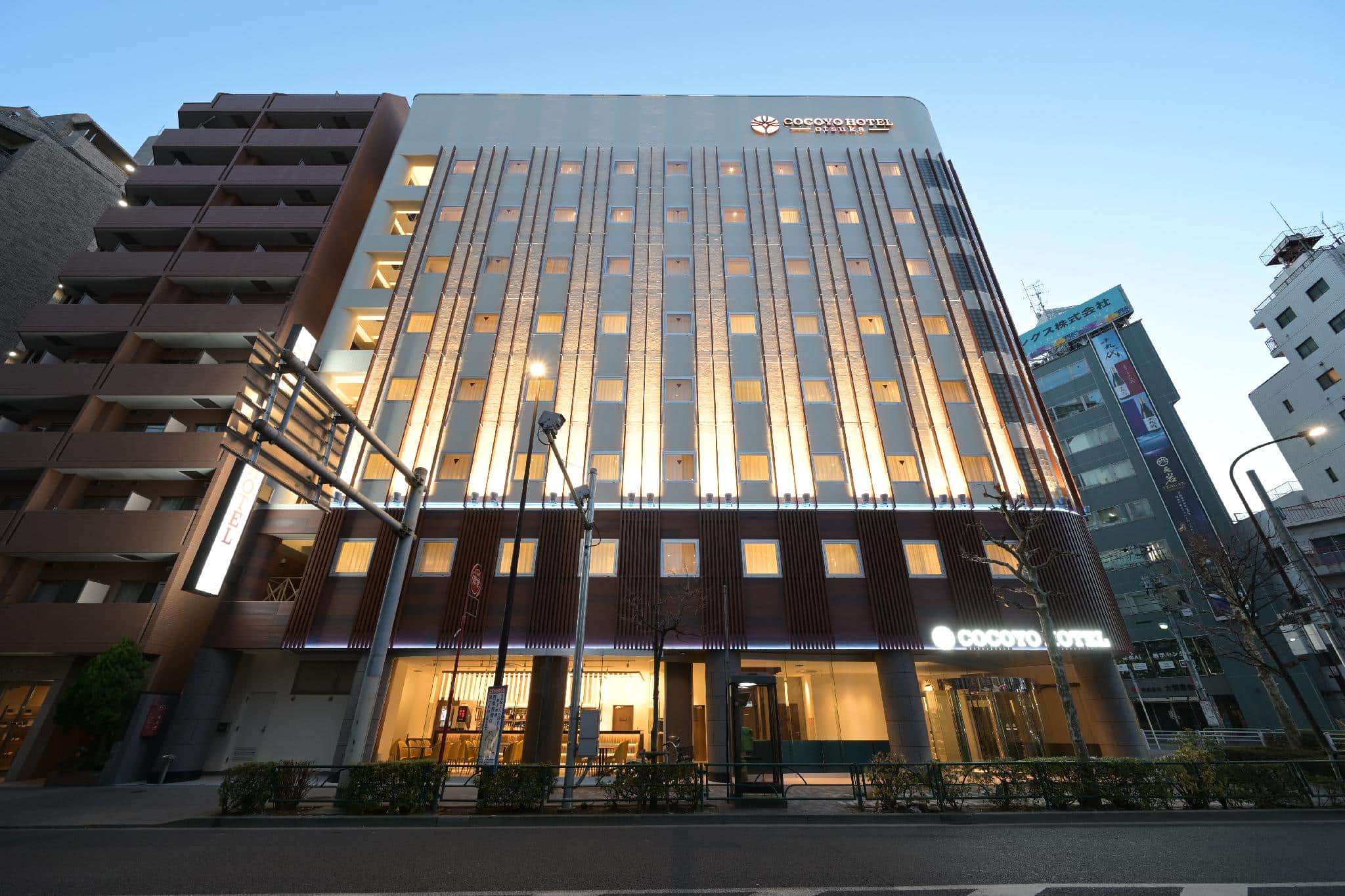 比較平台：Booking.com vs Agoda