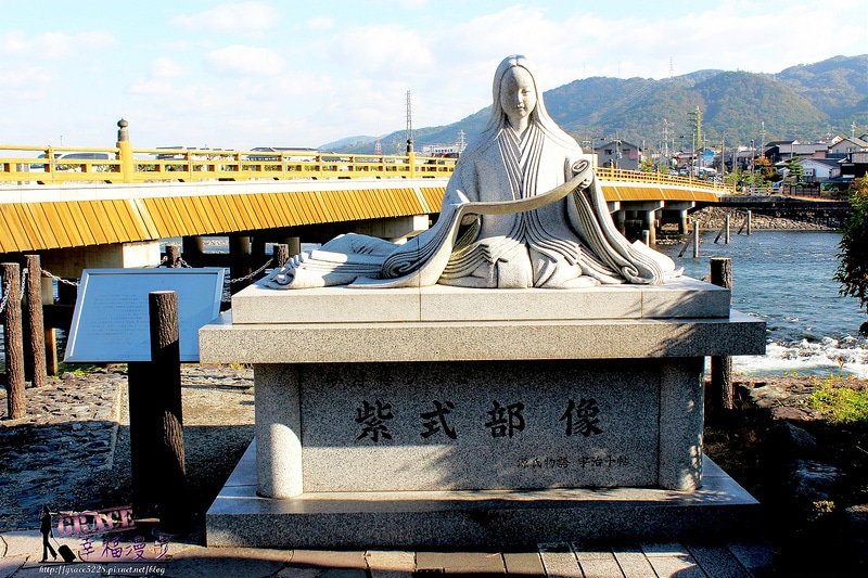 宇治橋與紫式部像