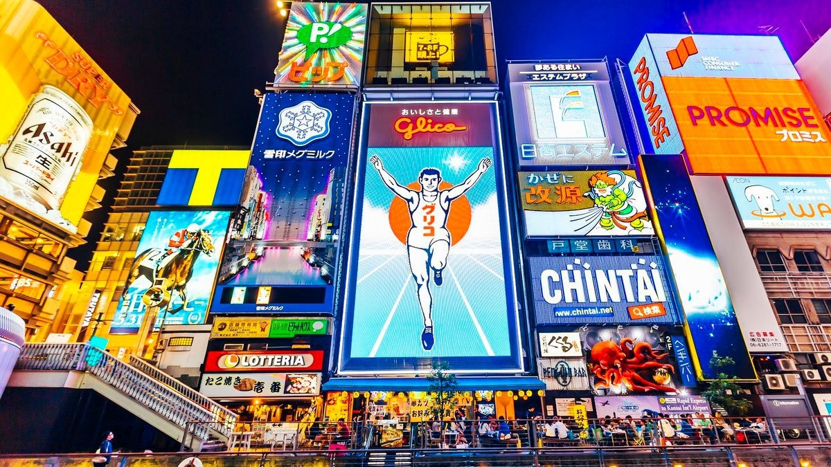 朝日啤酒人像看板
