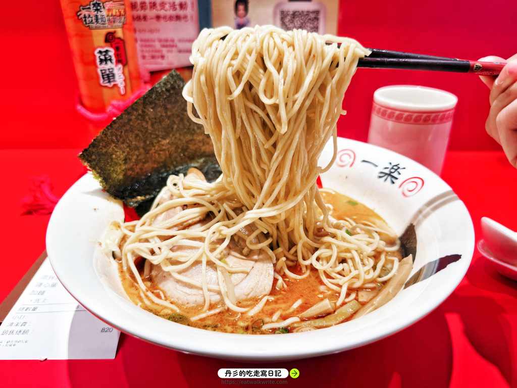 捷運台北車站美食推薦，火影忍者粉必吃的一樂拉麵開箱！