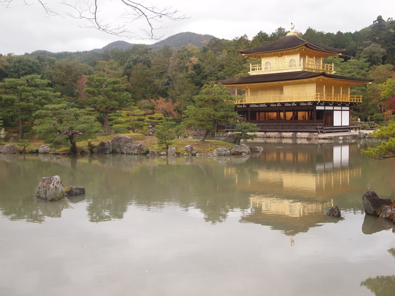 鏡湖池