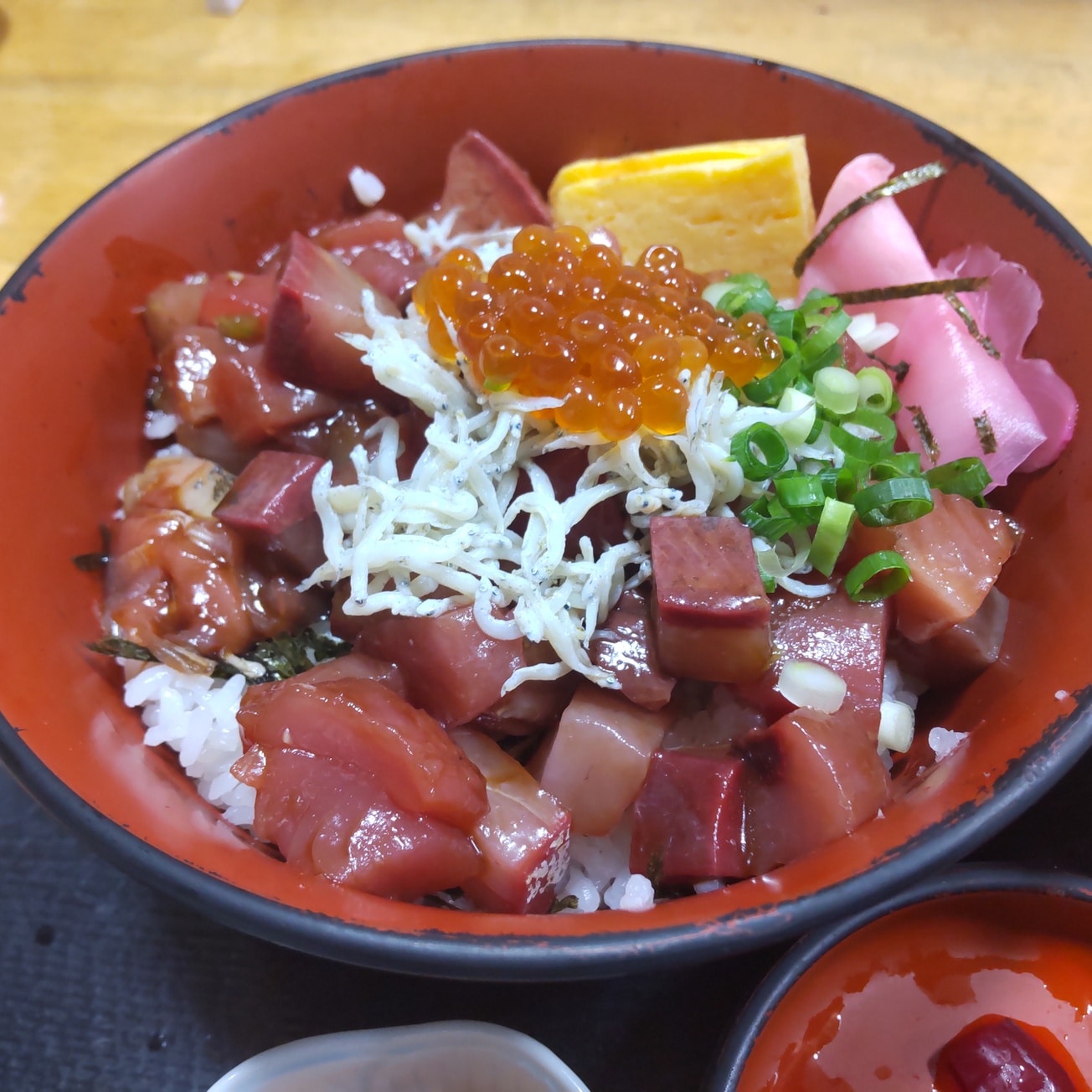 海鮮丼 魚魚丸