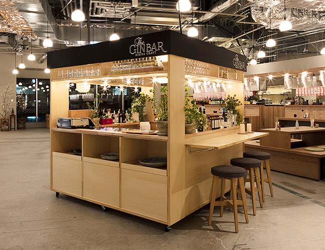 HIBIYA CENTRAL MARKET 內的 The GIN BAR 與書店空間
