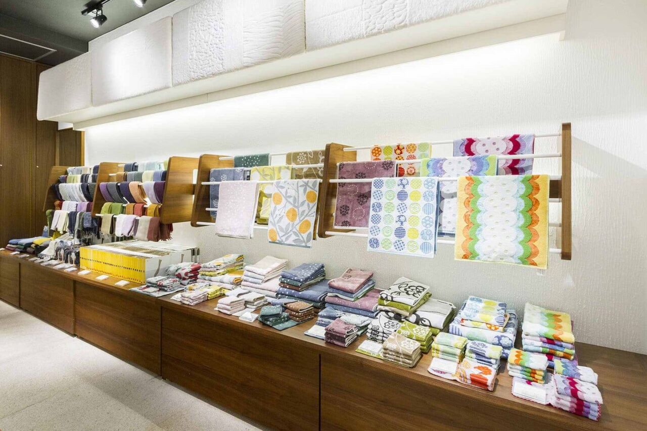 伊織日本橋室町店店內陳列的今治毛巾
