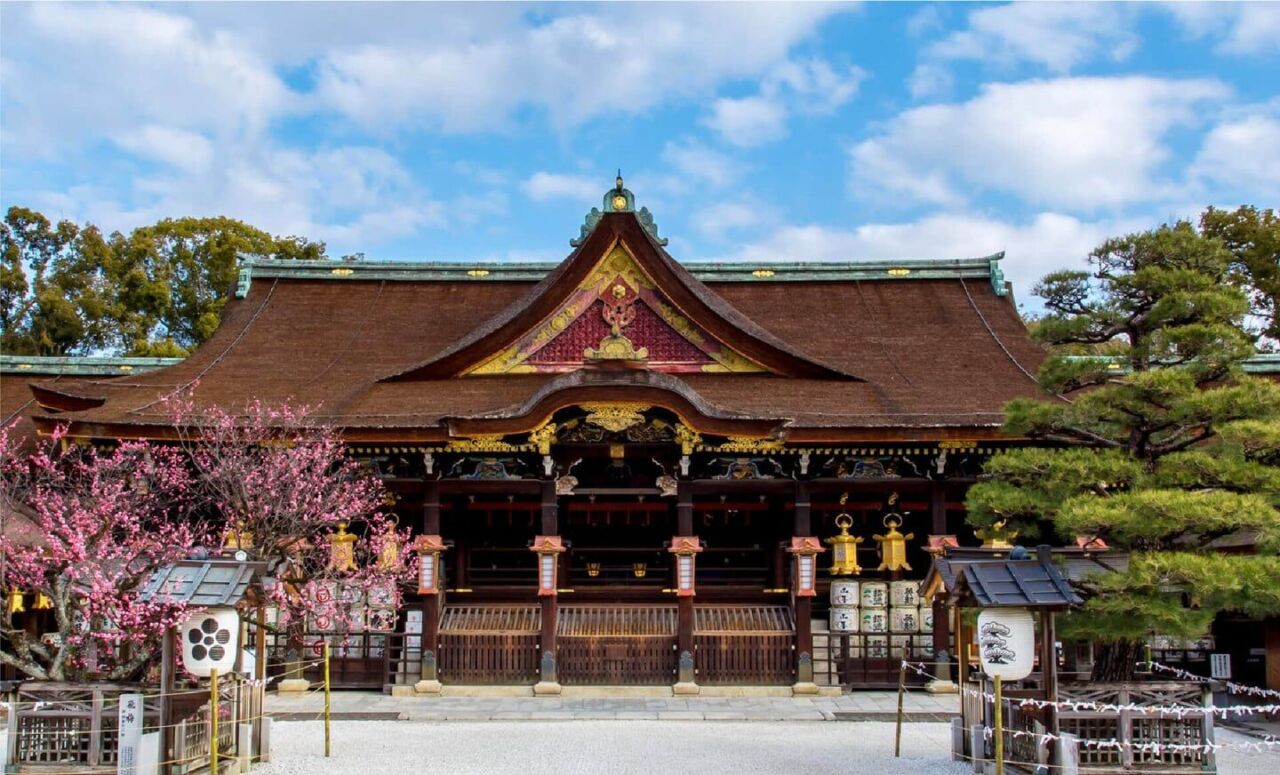 北野天滿宮社殿與境內梅花
