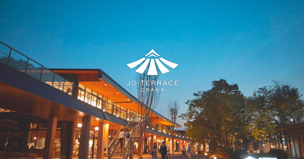 JO-TERRACE OSAKA 傍晚的長廊式商場建築
