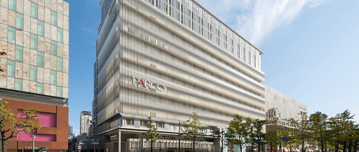 心齋橋PARCO銀色波浪金屬帷幕外牆建築