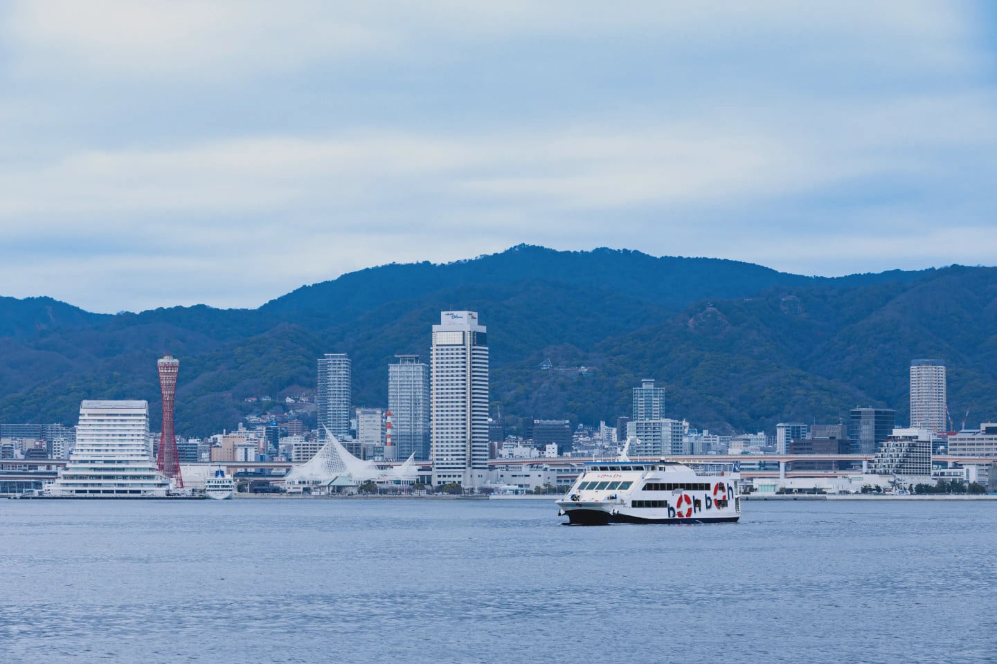 boh boh KOBE遊船航行於神戶港