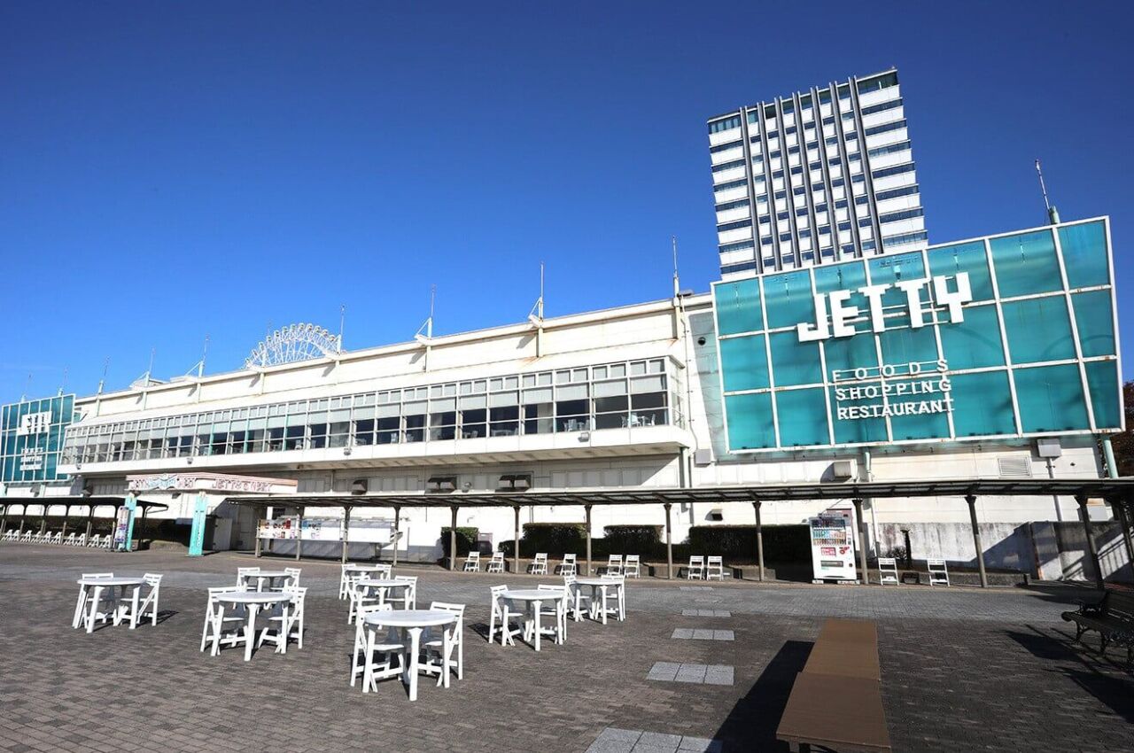 名古屋港JETTY商場外觀與前方戶外座位廣場