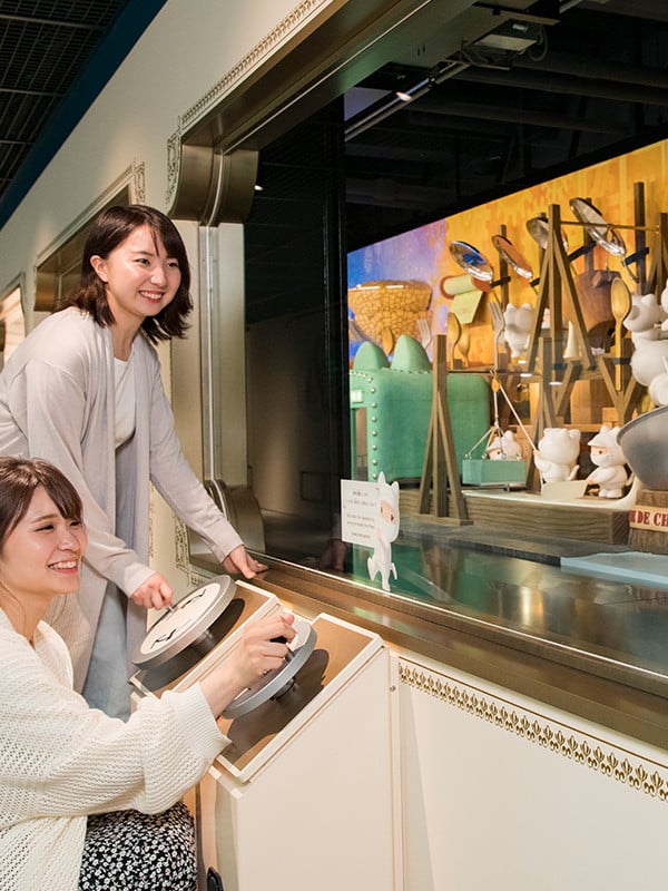 白色戀人公園工廠參觀通道的製造線展示窗