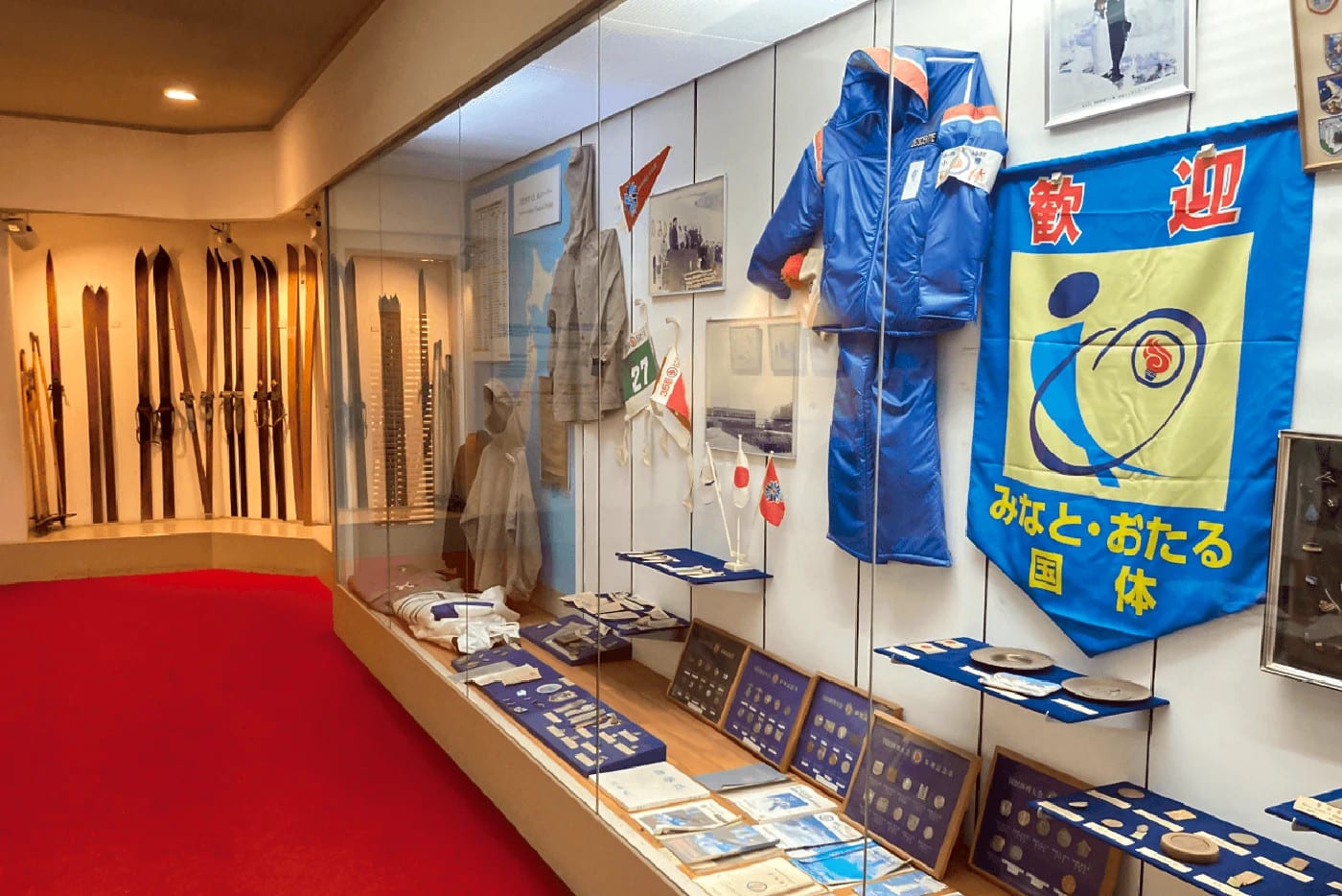 小樽滑雪資料館館內滑雪史料與古董滑雪板展示