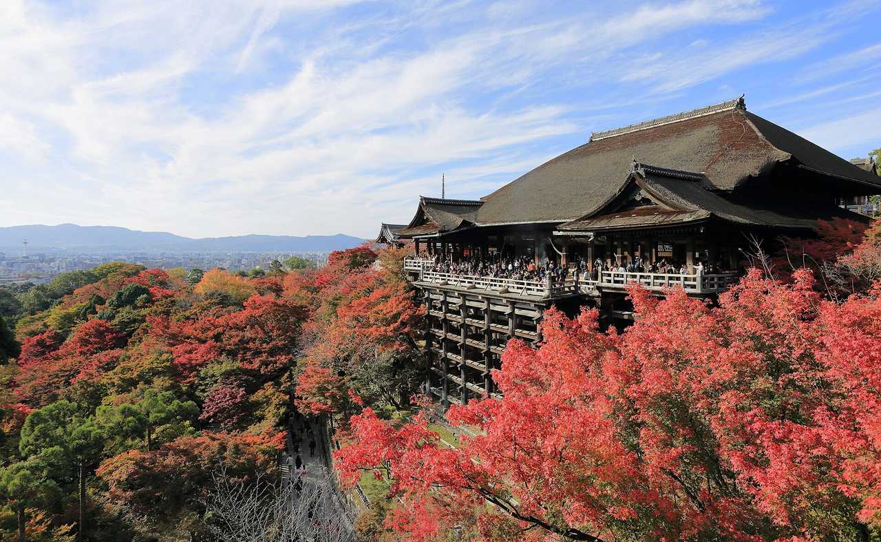 京都和服體驗＋清水寺周邊楓紅散策：穿和服漫步古都街景