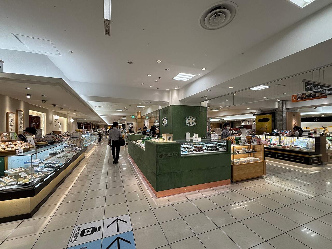 大丸百貨京都店：地下街美食與傳統工藝並存