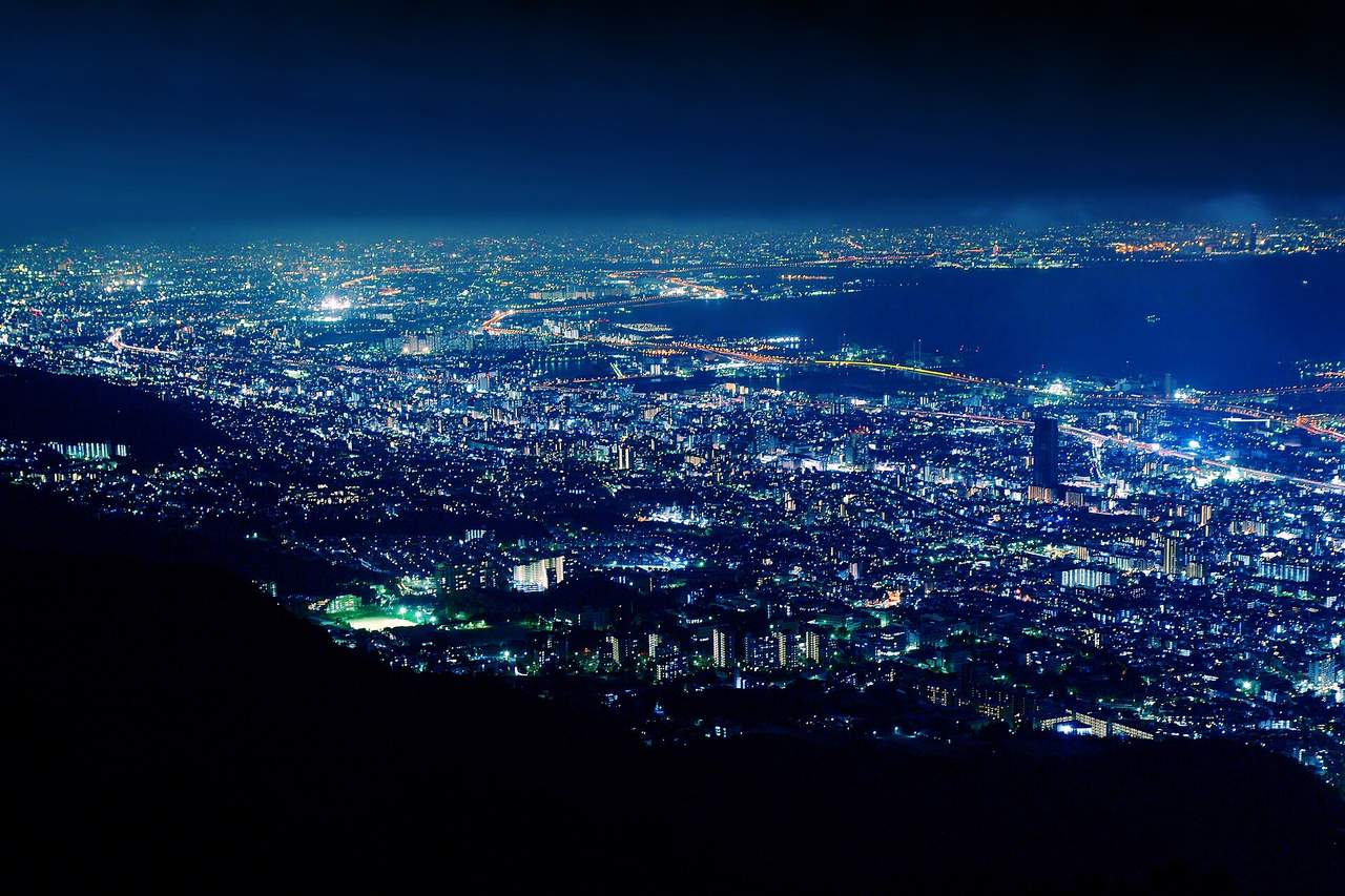 摩耶山掬星台：登高俯瞰神戶港全景的日本三大夜景