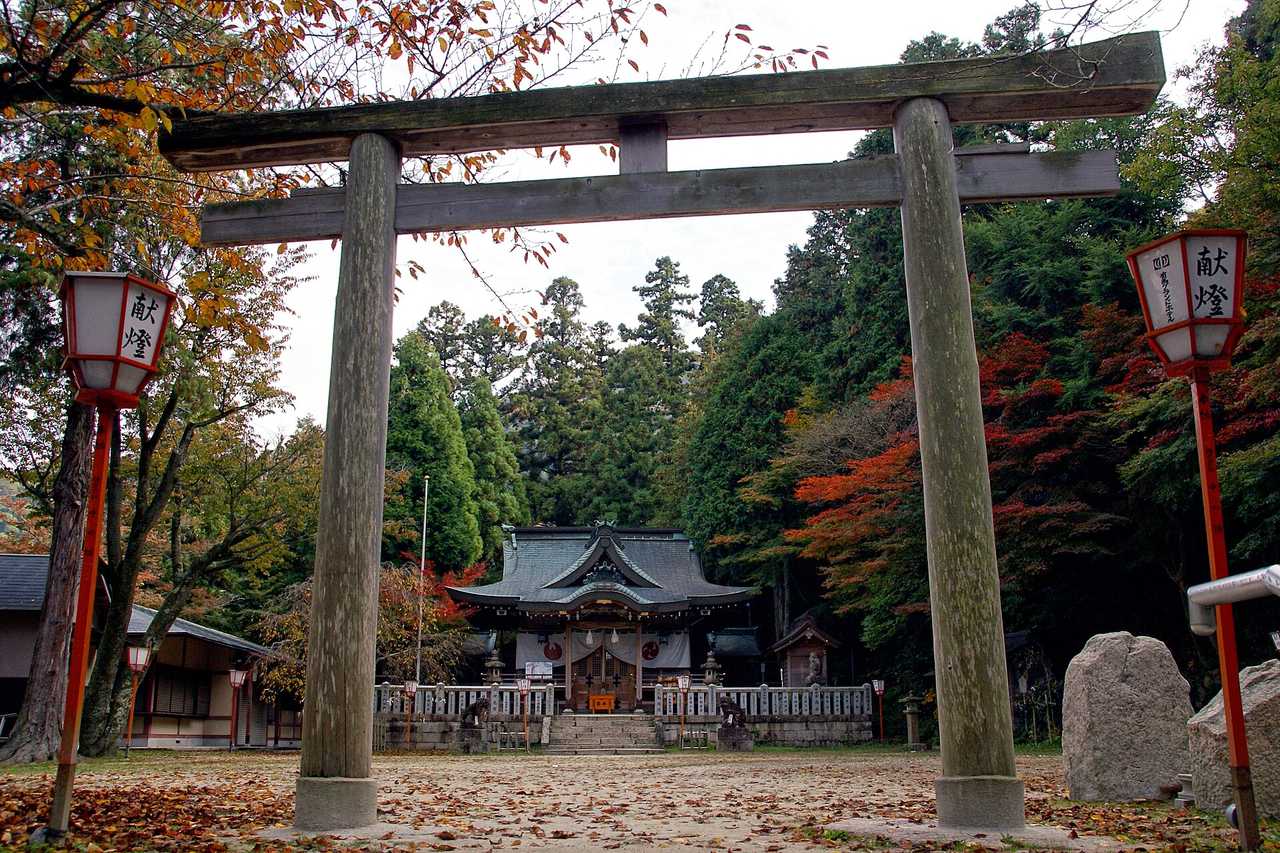 湯泉神社：溫泉之神鎮座的古老社殿