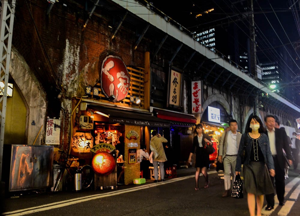 新橋商務與復古並存特色