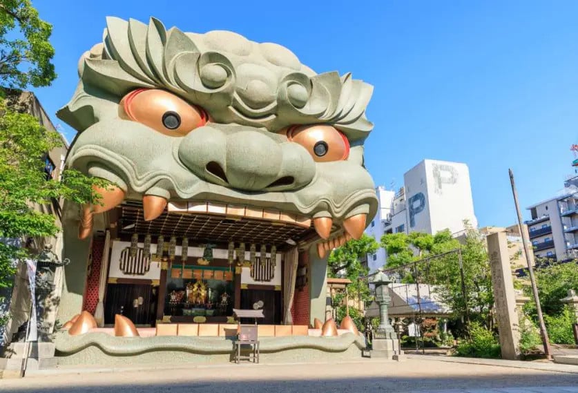 難波八阪神社：以巨大獅子頭舞台聞名的能量景點