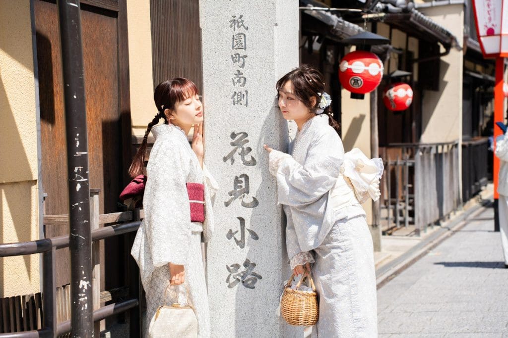 八坂庚申堂＋花見小路和服體驗：拍出最經典的祇園街景美照