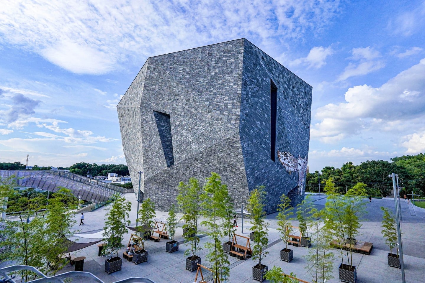大阪中之島美術館常設展與特展門票:黑色方盒建築內的現代藝術寶庫