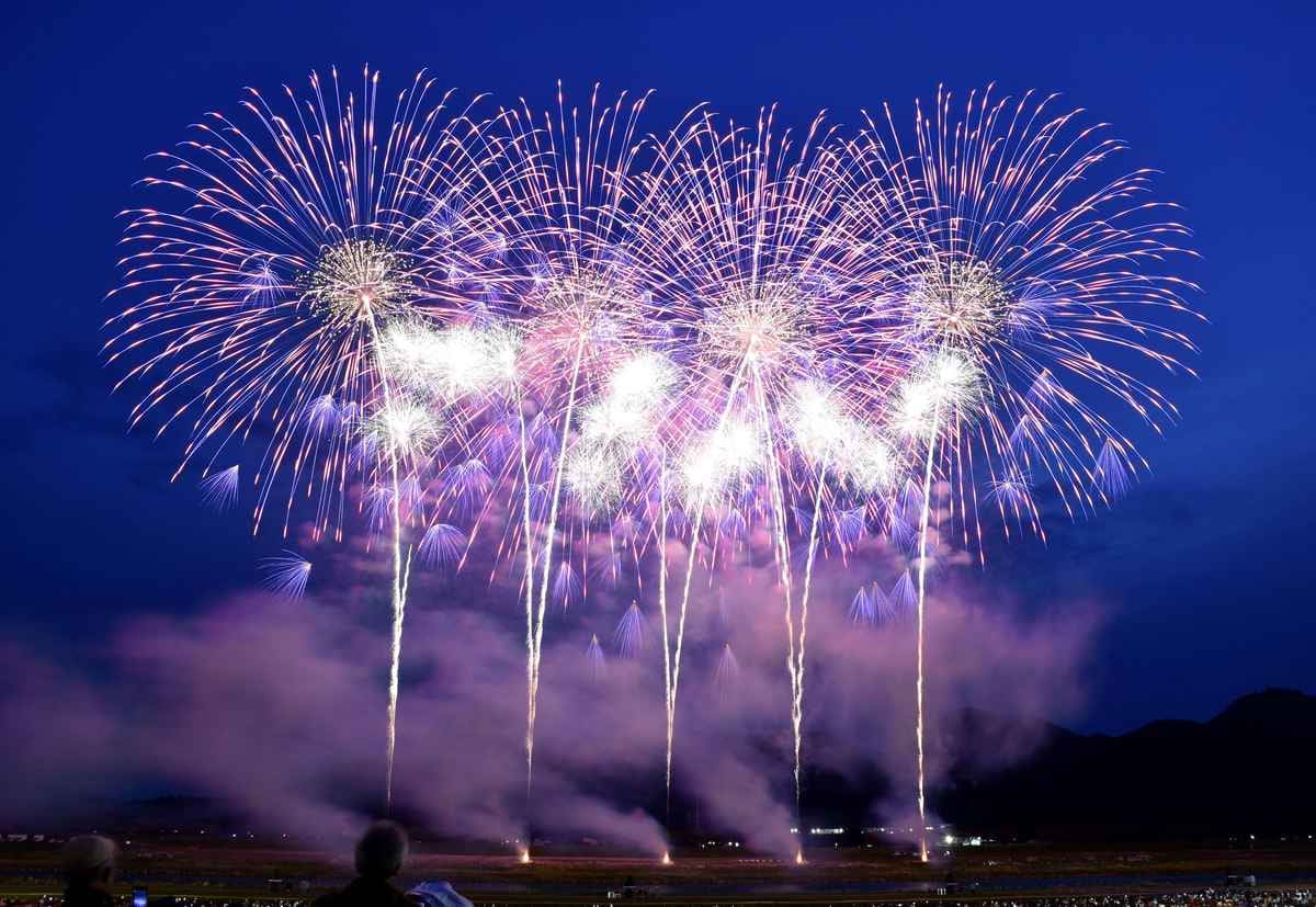 Hidden Wonders of Japan] 8000 Fireworks Light up the Night Sky in Akita |  JAPAN Forward