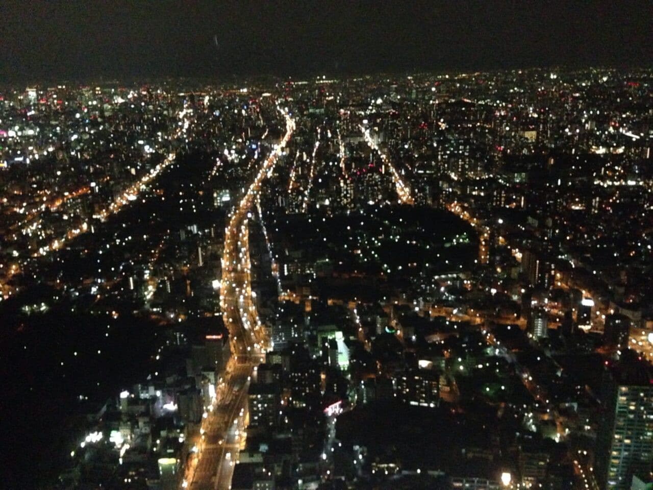 阿倍野HARUKAS 300展望台:俯瞰大阪夜景與煙火大會的制高點