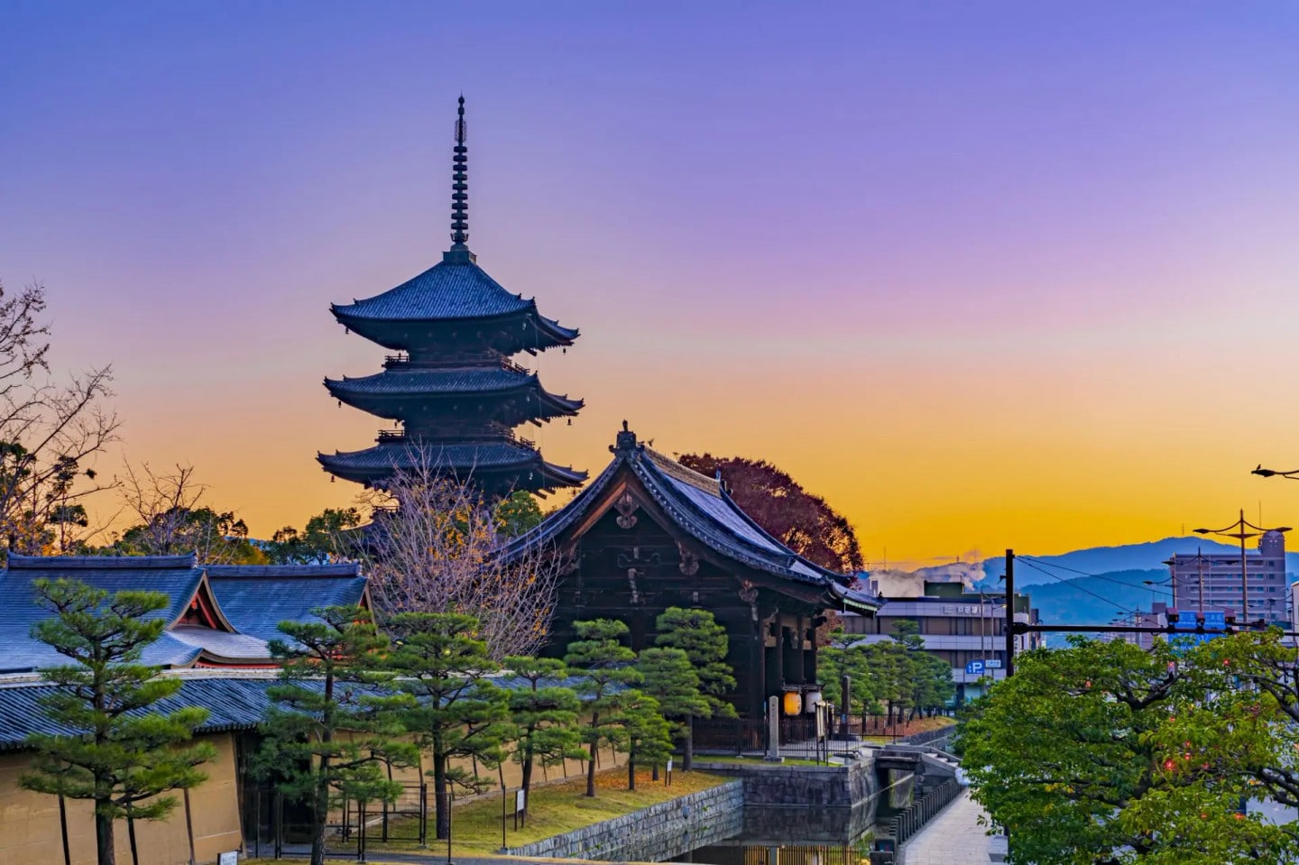 東寺月回廊
