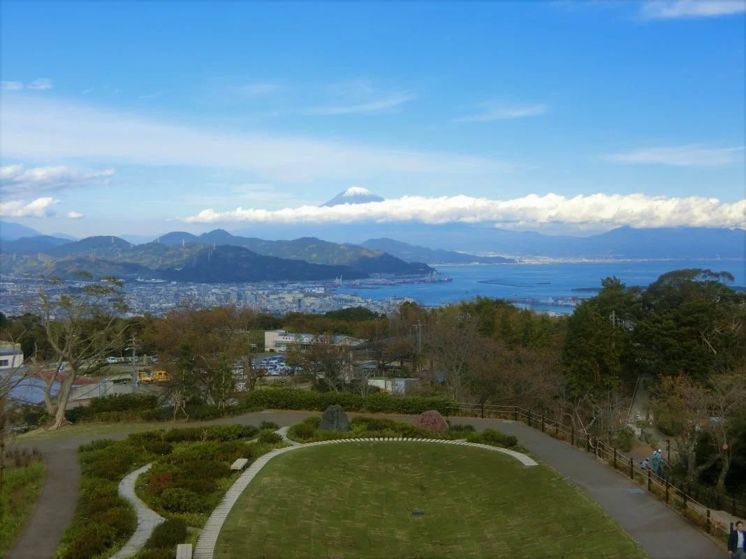 Shin-Mise Park草坪露台