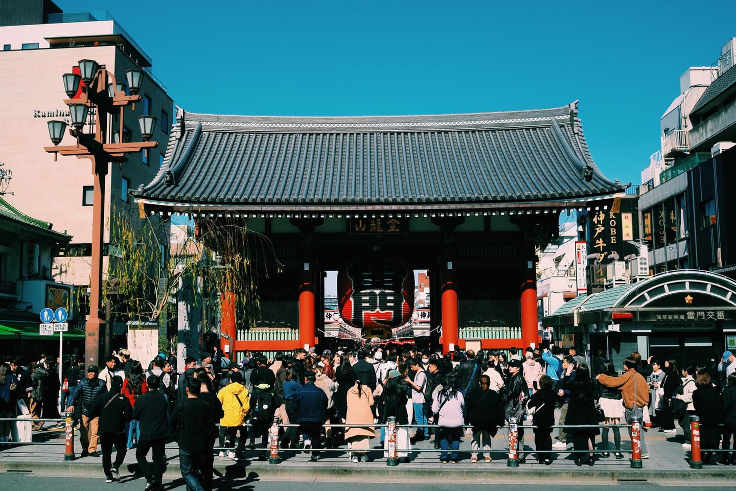淺草寺雷門周邊人潮