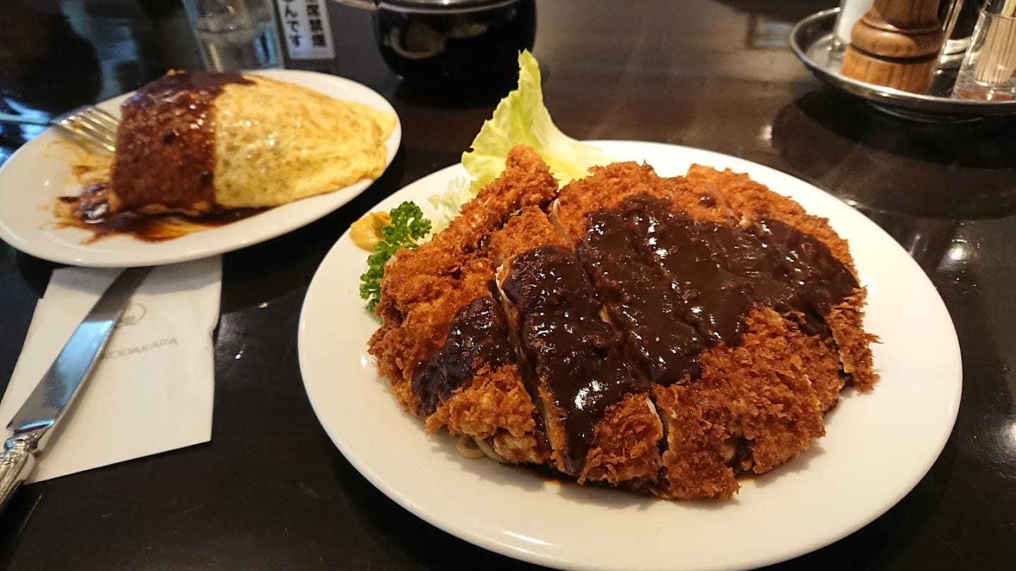 京都岡崎地區老牌洋食店Grill小寶的蛋包飯