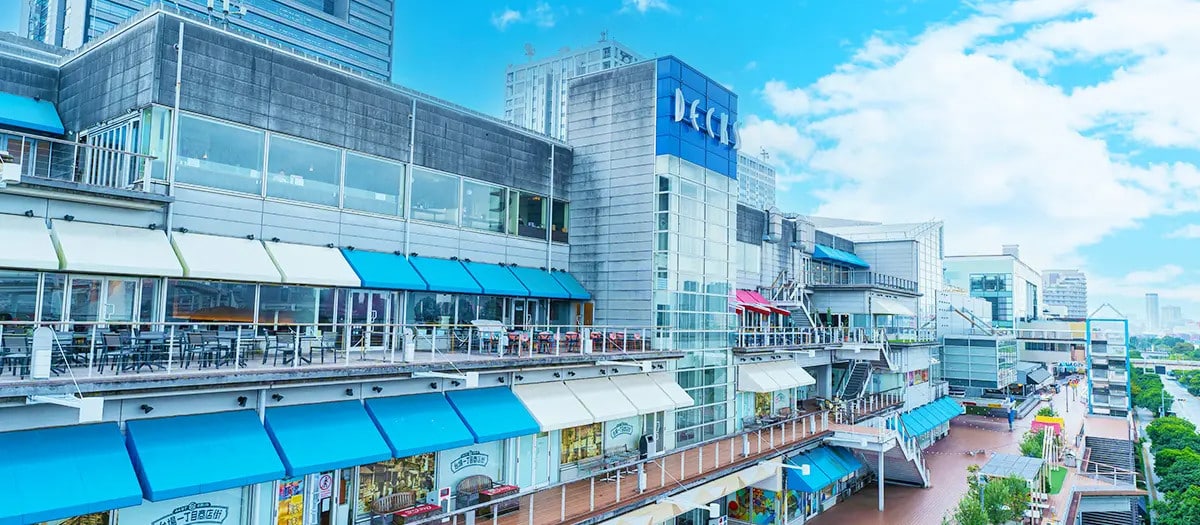 DECKS Tokyo Beach