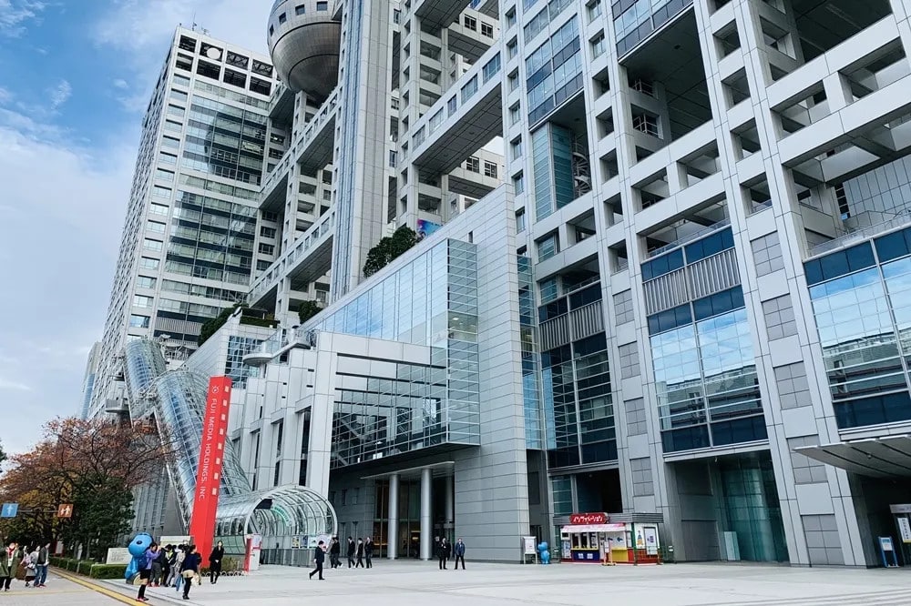 富士電視台總部大樓參觀:走進經典日劇拍攝現場與球體展望台