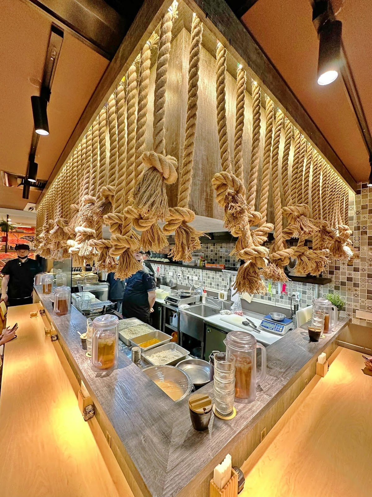 和幸豬排：日式炸豬排定食的經典代表，適合家庭與商務客