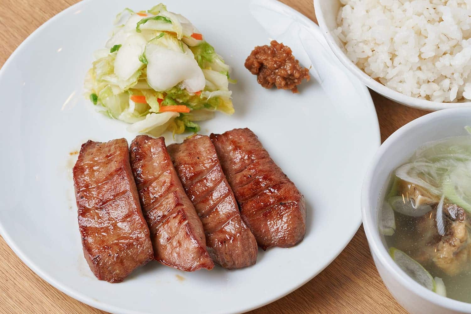 仙台美食攻略2026：牛舌、笹蒲鉾與毛豆泥三大名物，車站與商店街必吃名店全整理