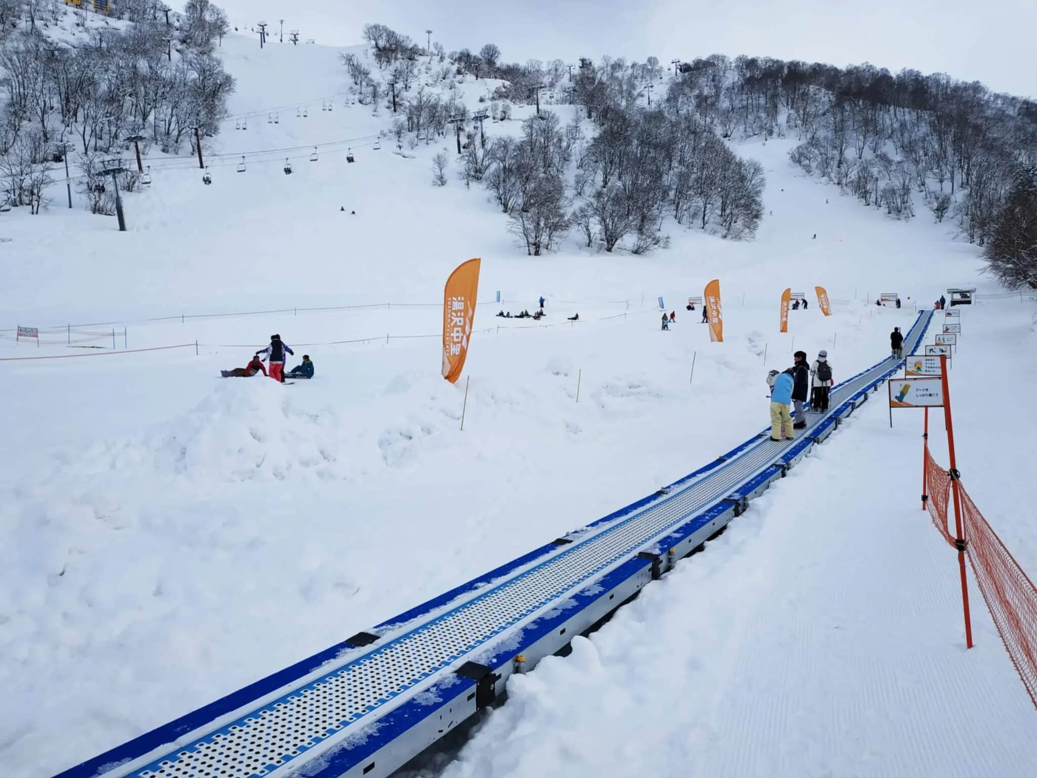 GALA湯澤滑雪場攻略2026：新幹線直達雪場、纜車票價、16條雪道分級與雪季時間全解析