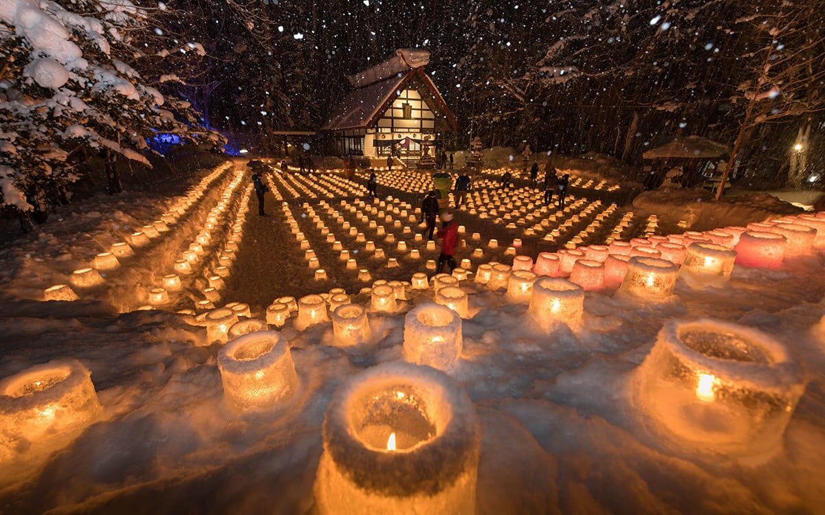 定山溪溫泉的冬季雪蠟燭燈飾