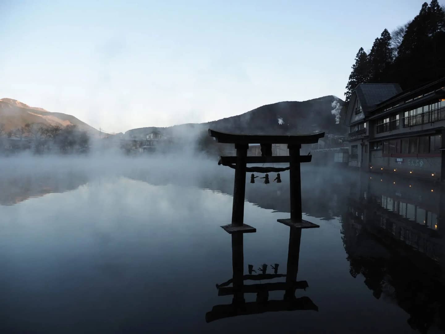 2026由布院溫泉街攻略：金鱗湖、湯之坪街道與湯布院花卉村散步路線及由布院之森交通全指南