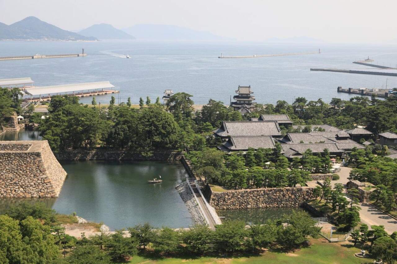 高松景點攻略2026：栗林公園、玉藻公園高松城、屋島やしまーる、北浜Alley與女木島男木島跳島全指南