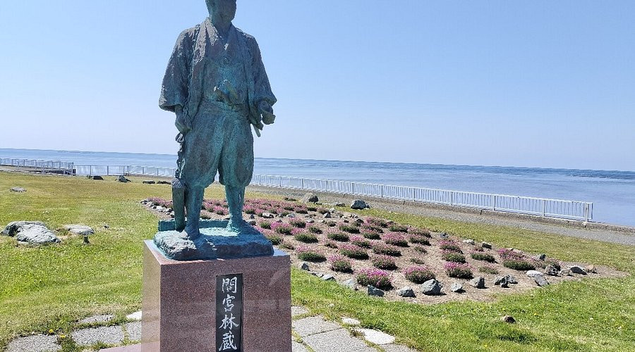 間宮林藏立像與祈禱之塔