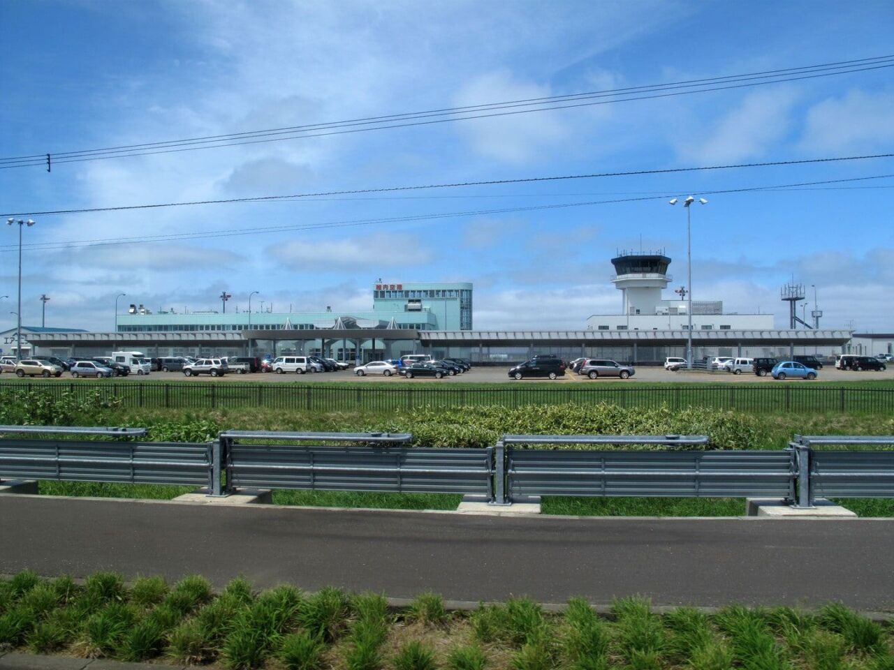 稚內機場航廈與塔台外觀